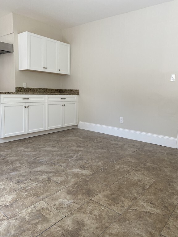 Building Photo - 85 Sheridan St