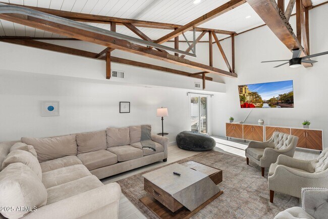 Building Photo - 1759 N Spring Cir