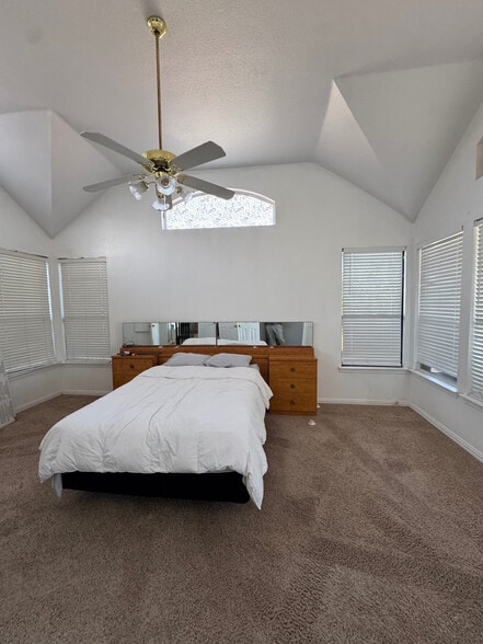 Building Photo - Room in House on Rodeo Ct