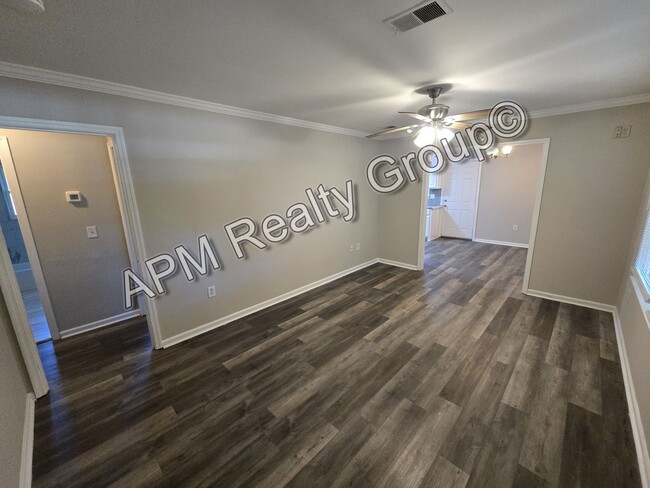 Building Photo - Three bedroom house in Eastover