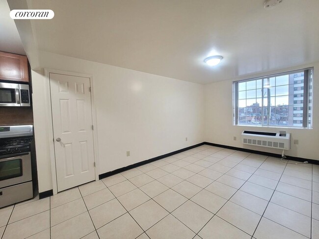 Building Photo - 443 Winthrop St