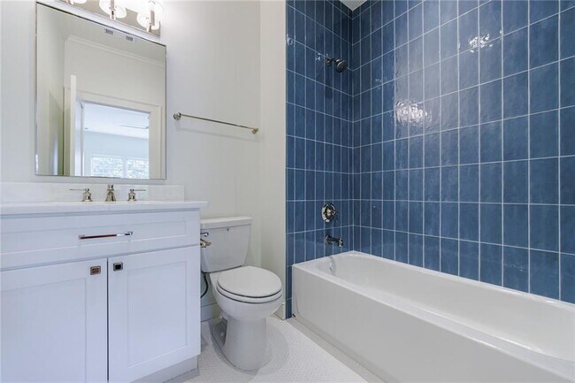Building Photo - 2717 Skyland Dr NE