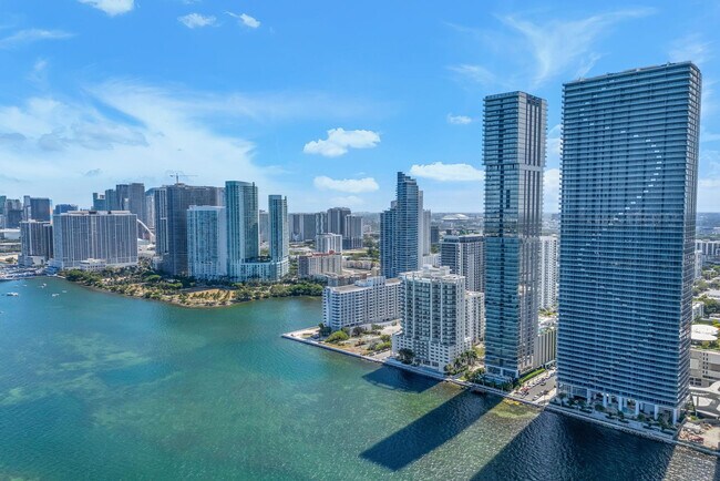 Building Photo - 700 NE Miami Pl