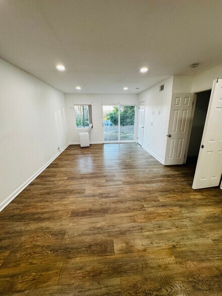 Building Photo - 641 Adobe Cir
