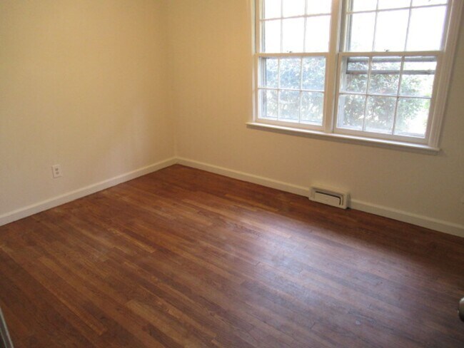 Building Photo - 131 Frances Pl