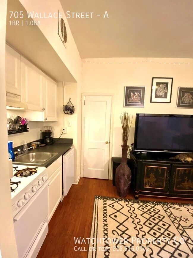 Building Photo - 705 Wallace St