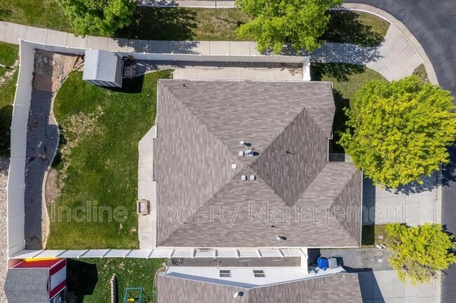 Building Photo - 702 Durham Dr