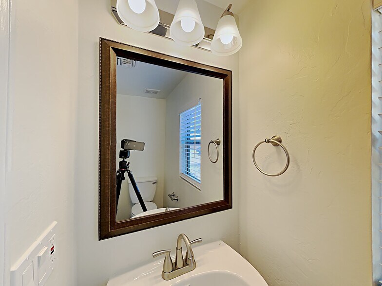 Building Photo - 2865 N Silver Island Way