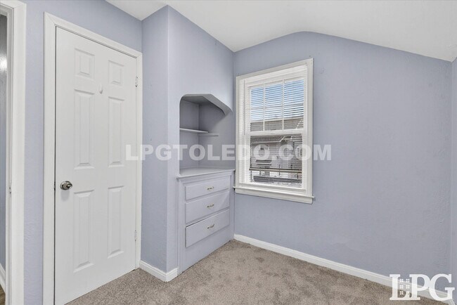 Building Photo - 1665 Burgoyne Dr