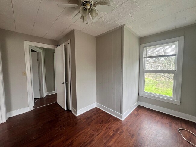 Building Photo - 312 S Pumphrey