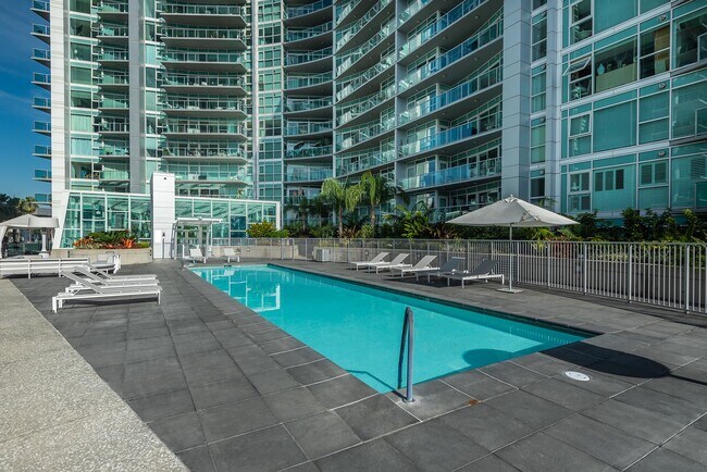 Building Photo - 13600 MARINA POINTE Dr