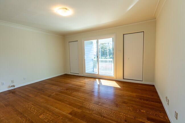 Building Photo - 1030 Ulloa St