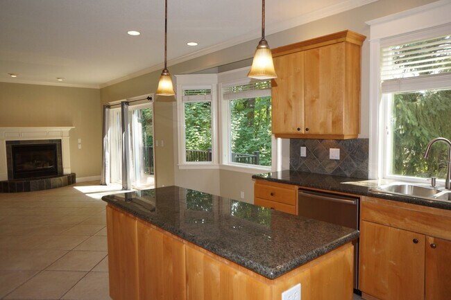 Building Photo - Spectacular NW Portland 4 bedroom with gue...
