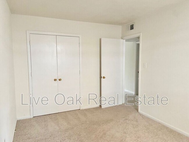 Building Photo - 1309 Cypress Ave