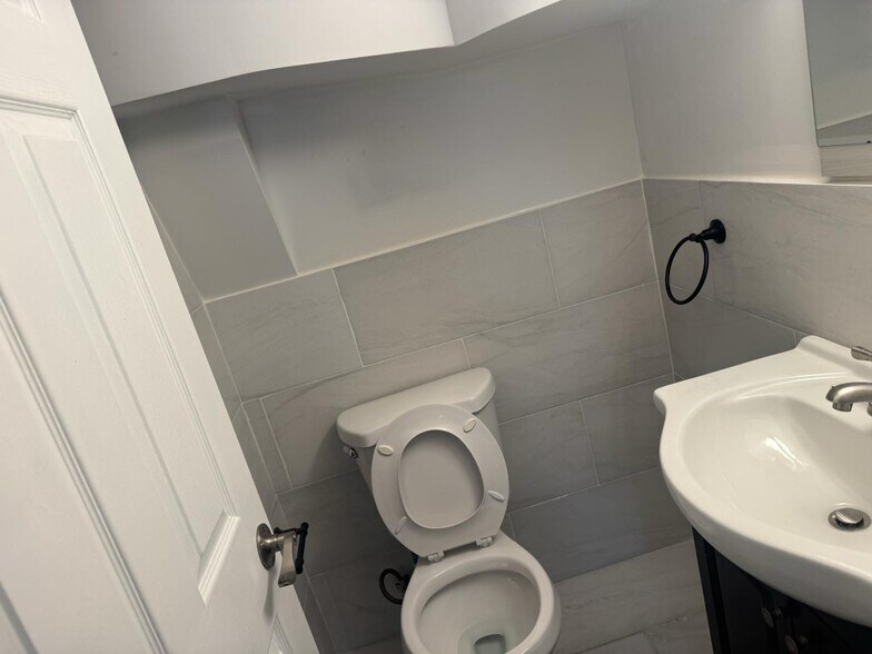 3rd Bathroom - 332 Midland Ave