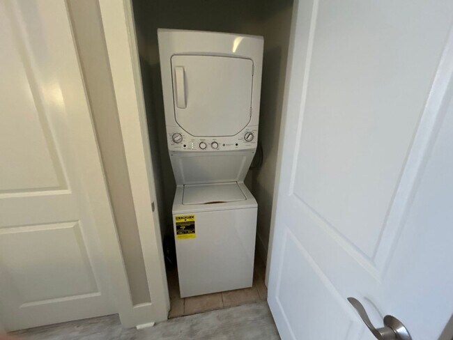 Building Photo - 1 Bed | 1.5 Bath Downtown Raleigh Condo - ...