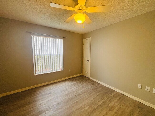 Building Photo - Waterfront Living in The Moorings at Point O' Woods! 3/2 ***Won't Last***