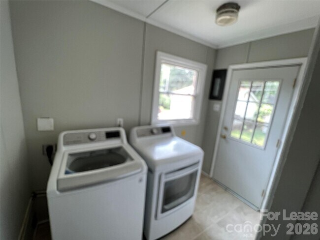 Building Photo - 1116 Bevis Dr