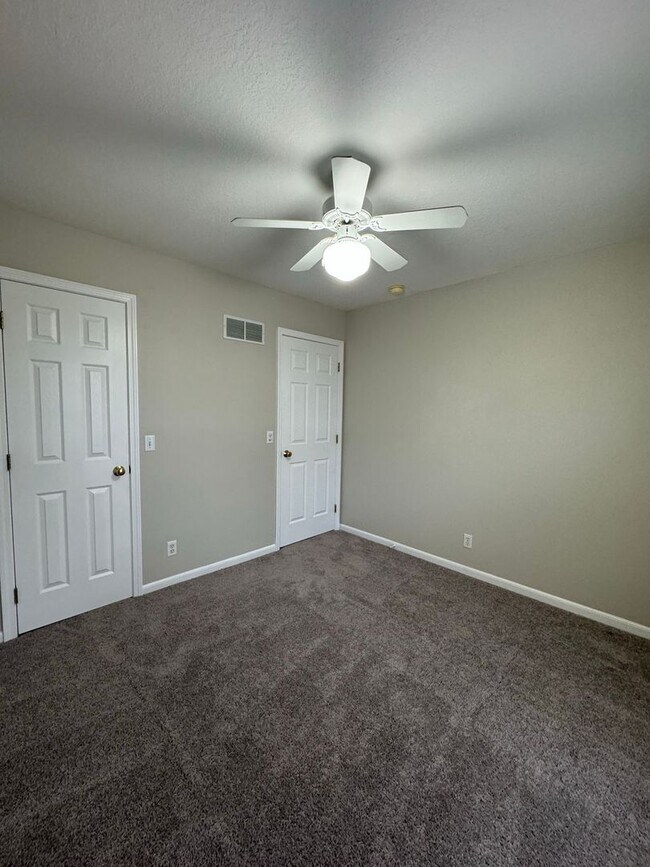 Building Photo - 3-Bedroom Duplex with Open Living Area & Private Owner’s Suite