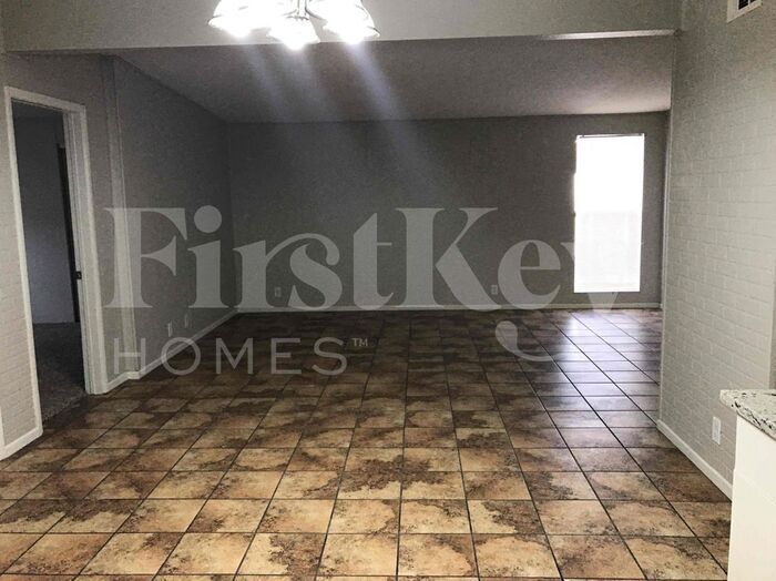 Building Photo - 4747 Everman Dr