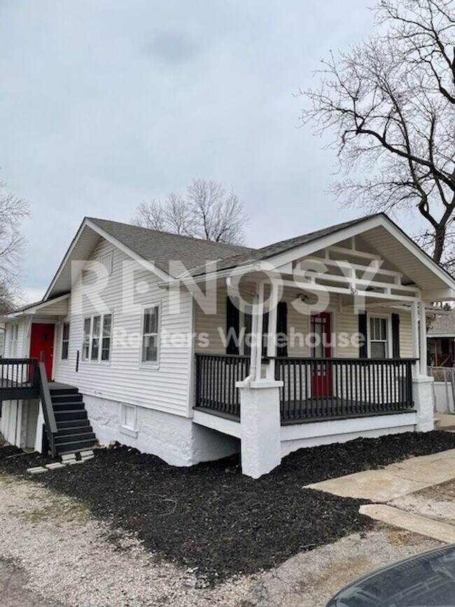 Building Photo - 576 S Oxford Ave