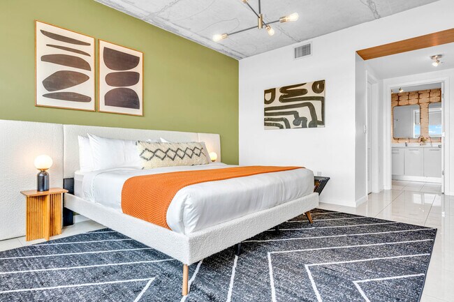 Building Photo - 3256 NE 1st Ave