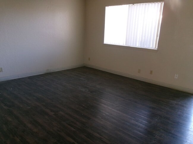 Building Photo - 3128