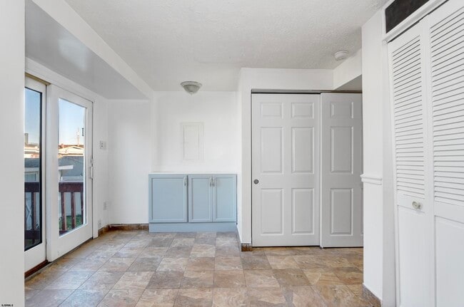 Building Photo - 1649 N Missouri Ave