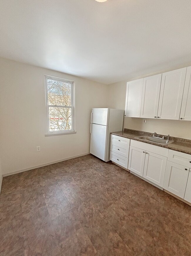 Building Photo - 36 Hickory St