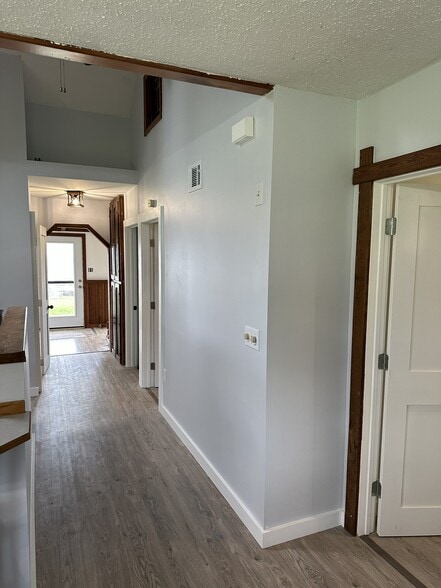 Building Photo - 7420 Lake Crest Dr