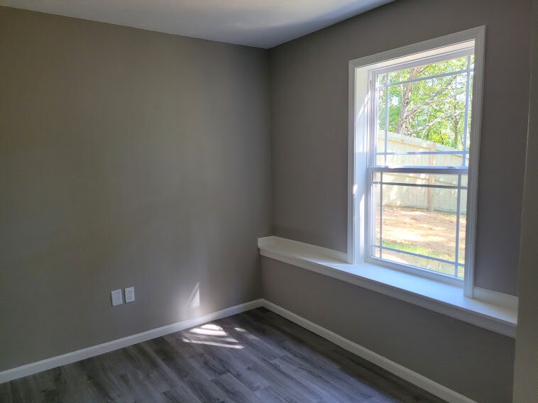 Building Photo - 305 Dogwood Pl