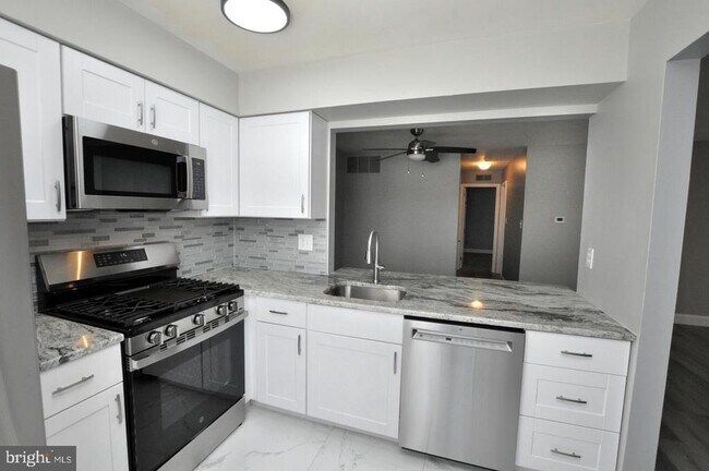 Building Photo - 1806B Ralston Dr