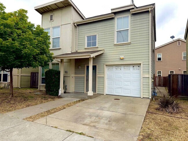 Building Photo - Freshly Painted w/ New Carpets 3 Bedroom, 2 Bath With Attached Garage