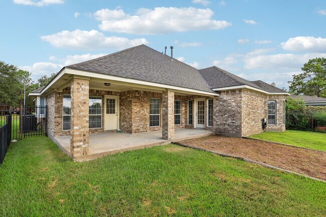 Building Photo - 10206 Pine Flats Dr