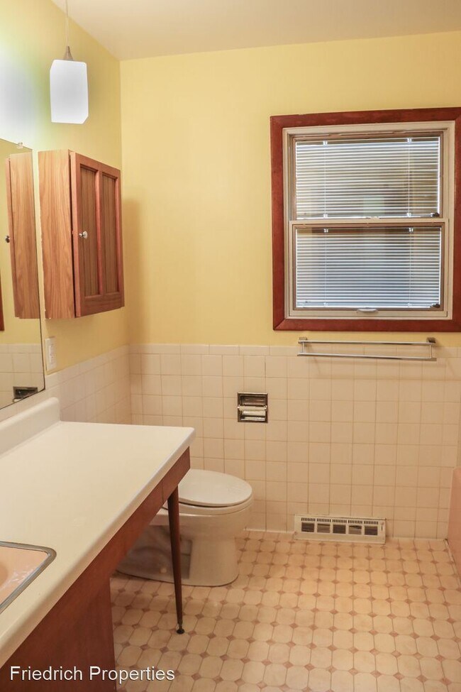 Building Photo - 4 br, 2 bath House - 3310 Tripp St.