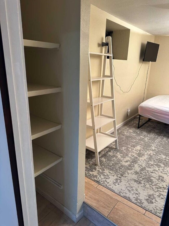 Building Photo - 25 Vía Delizia