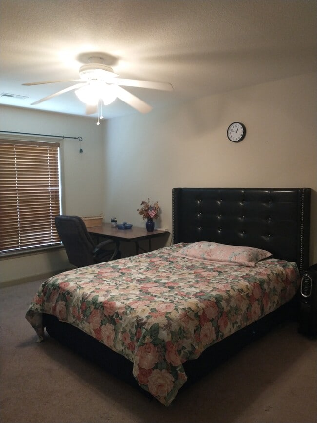 Building Photo - 124 Paladin Dr