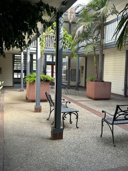 Sitting area outside condo - 3950 Cleveland Ave