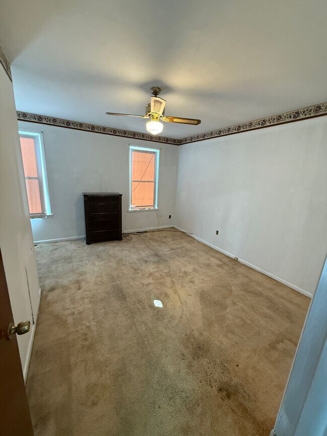 Building Photo - Cute two bedroom in Frankford section of P...
