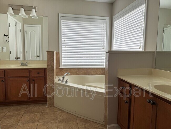 Building Photo - 6020 Falls Landing Dr