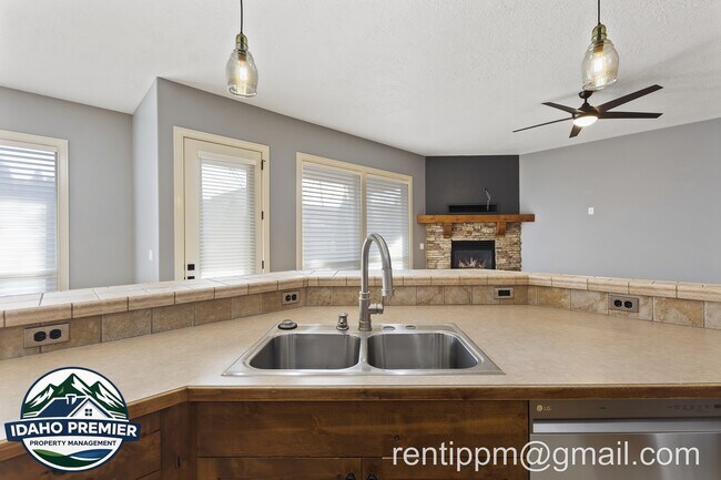 Building Photo - 3103 E Tybalt Ct