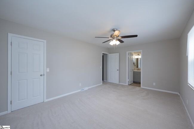 Building Photo - 97 Jamestowne Way