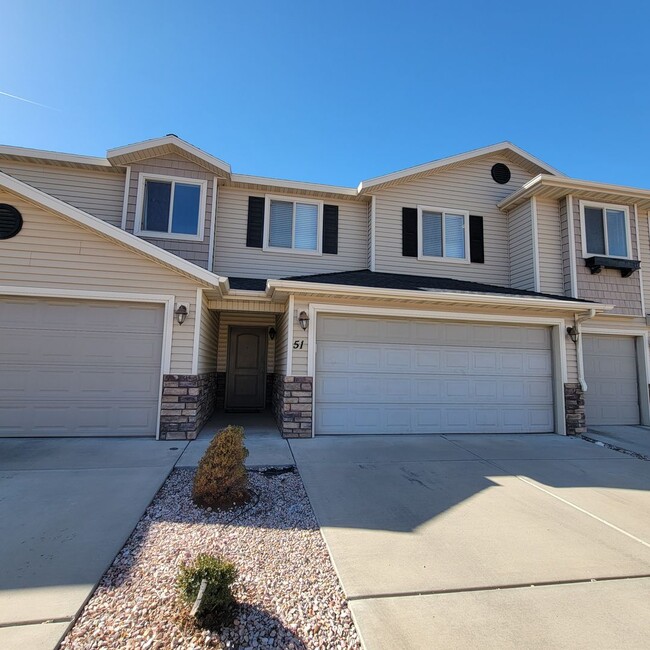 Primary Photo - Townhome in Central Cedar