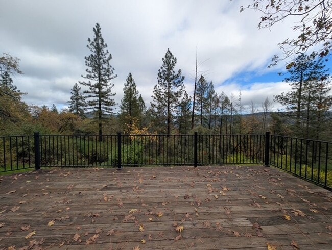 Building Photo - Single story country home with breathtaking views!