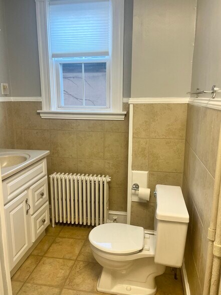 Building Photo - 11 Sherman St