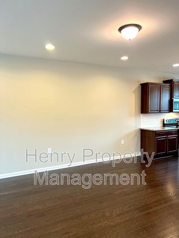 Building Photo - 1413 Regents Ln