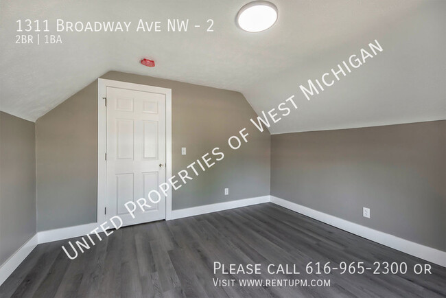 Building Photo - Available Now | Newly Updated 2 Bedroom, 1...