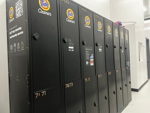 Building Photo - 235 W Van Buren St