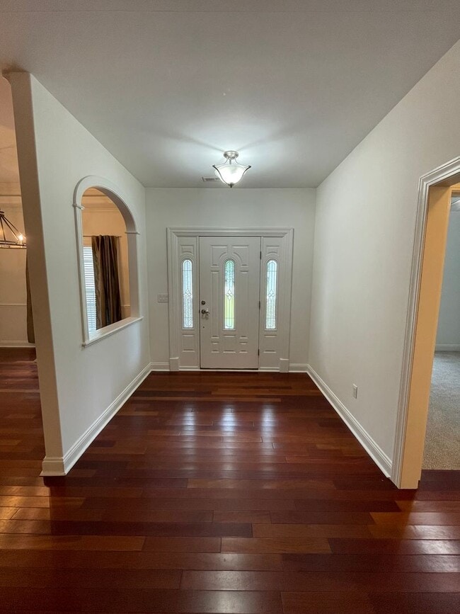Building Photo - Move-In Incentive - $200 off first month's rent