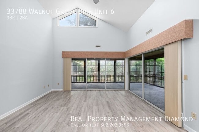 Building Photo - 33788 Walnut Grove Dr